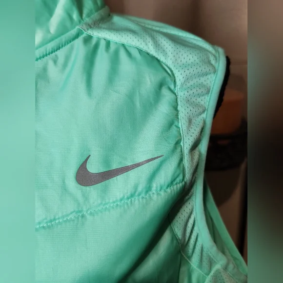 Nike Lightweight Mint Green Running Vest. Size XL - Picture 5 of 8